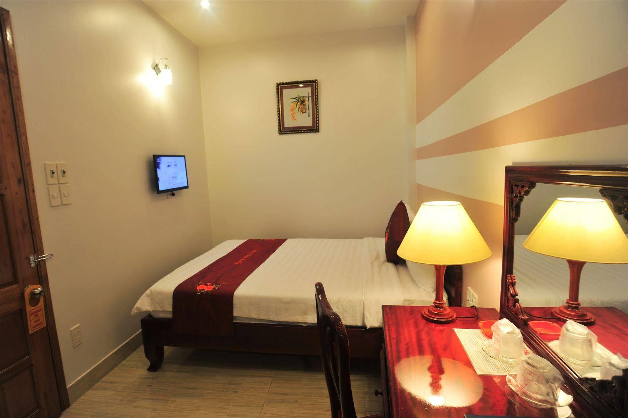 Hong Thien Ruby Hotel Хюэ Экстерьер фото